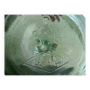 Give me a green glass Jeanne VOD with its stopper, 6l.