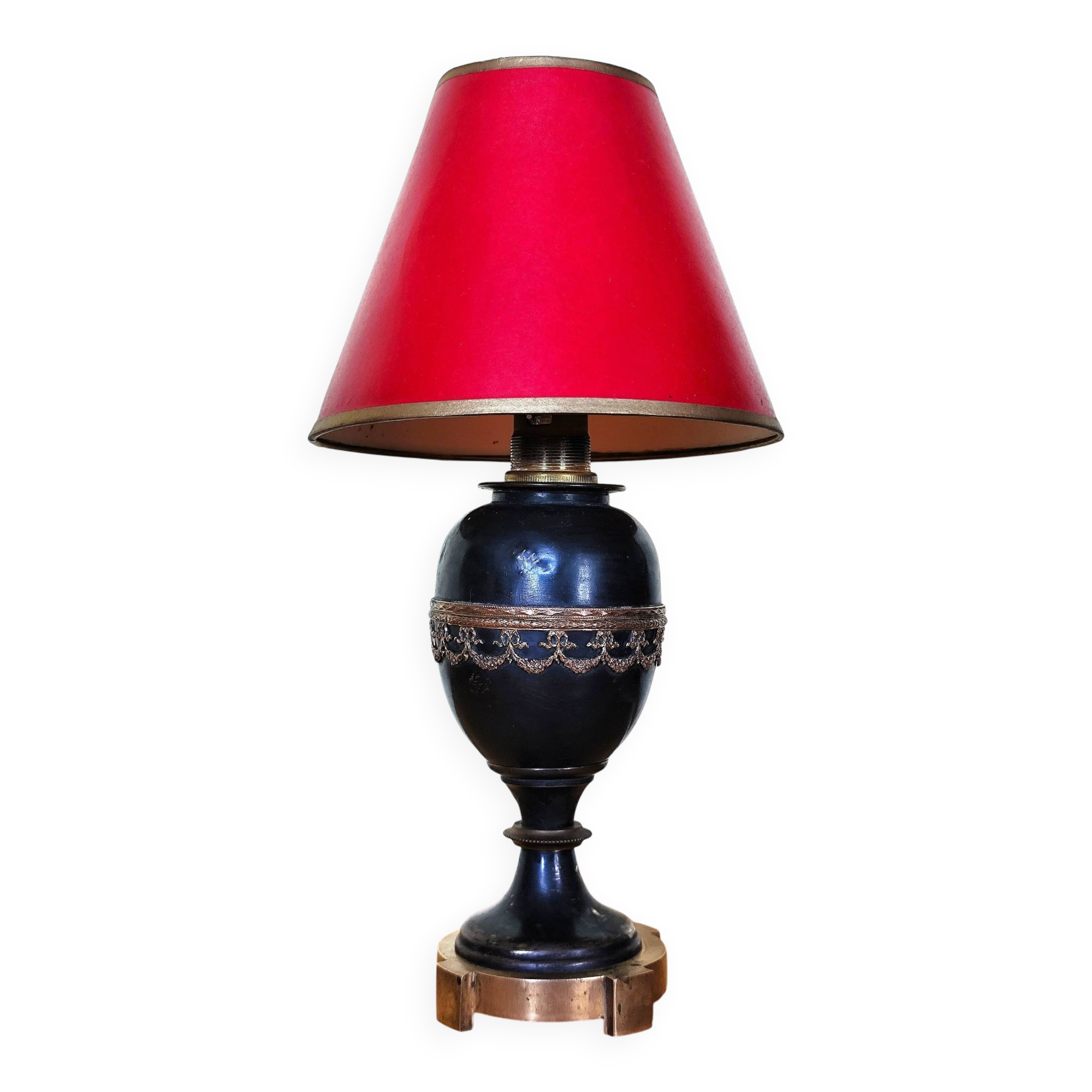 Napoleon III oil lamp electrified, black metal, golden garland.