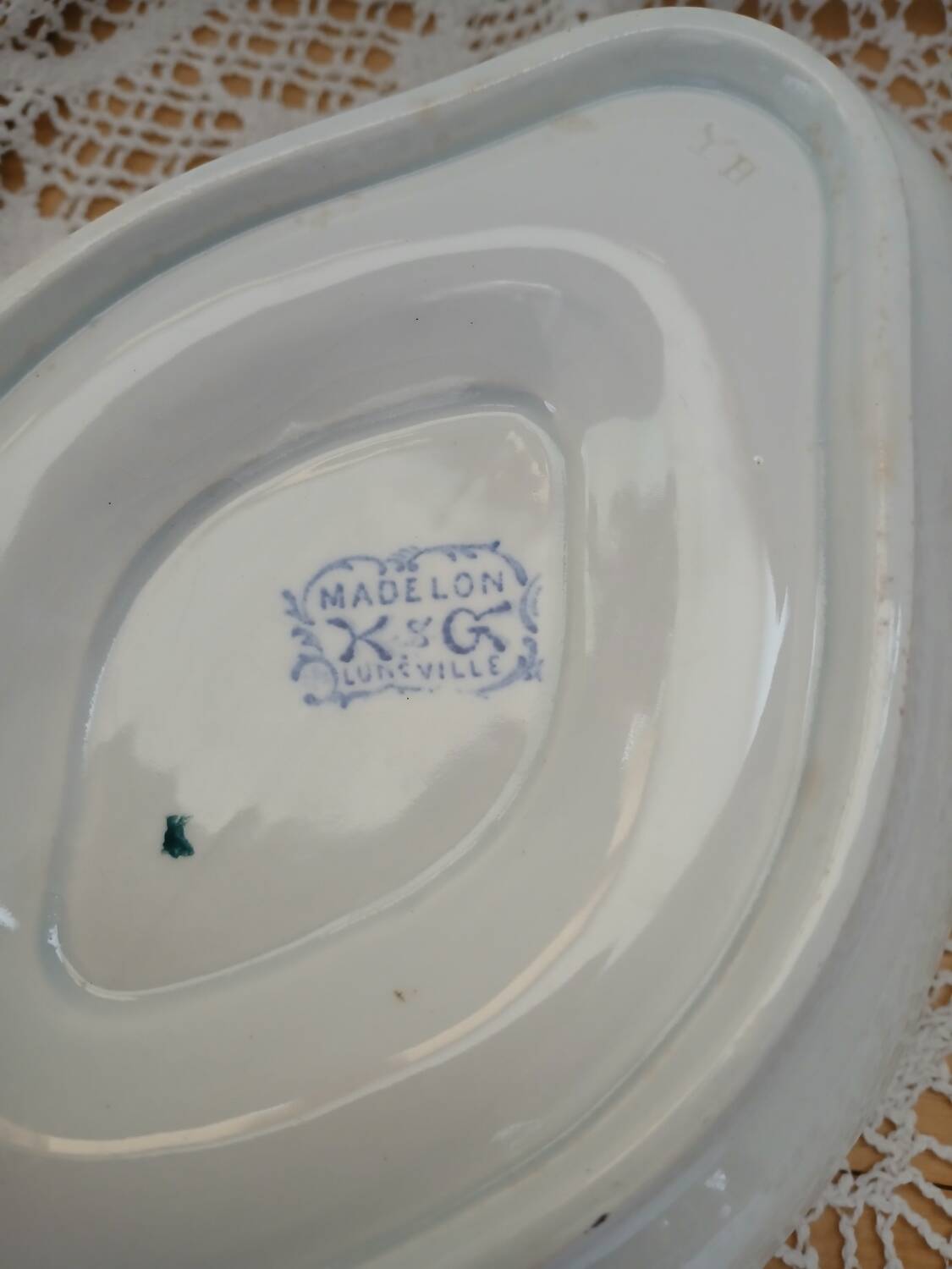 Saucière ancienne en Terre de fer Lunéville