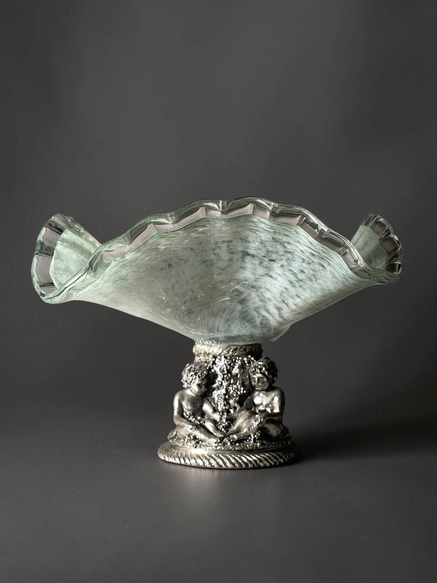Centrepiece bowl LA MERIDIANA in blown glass on a silver pedestal.