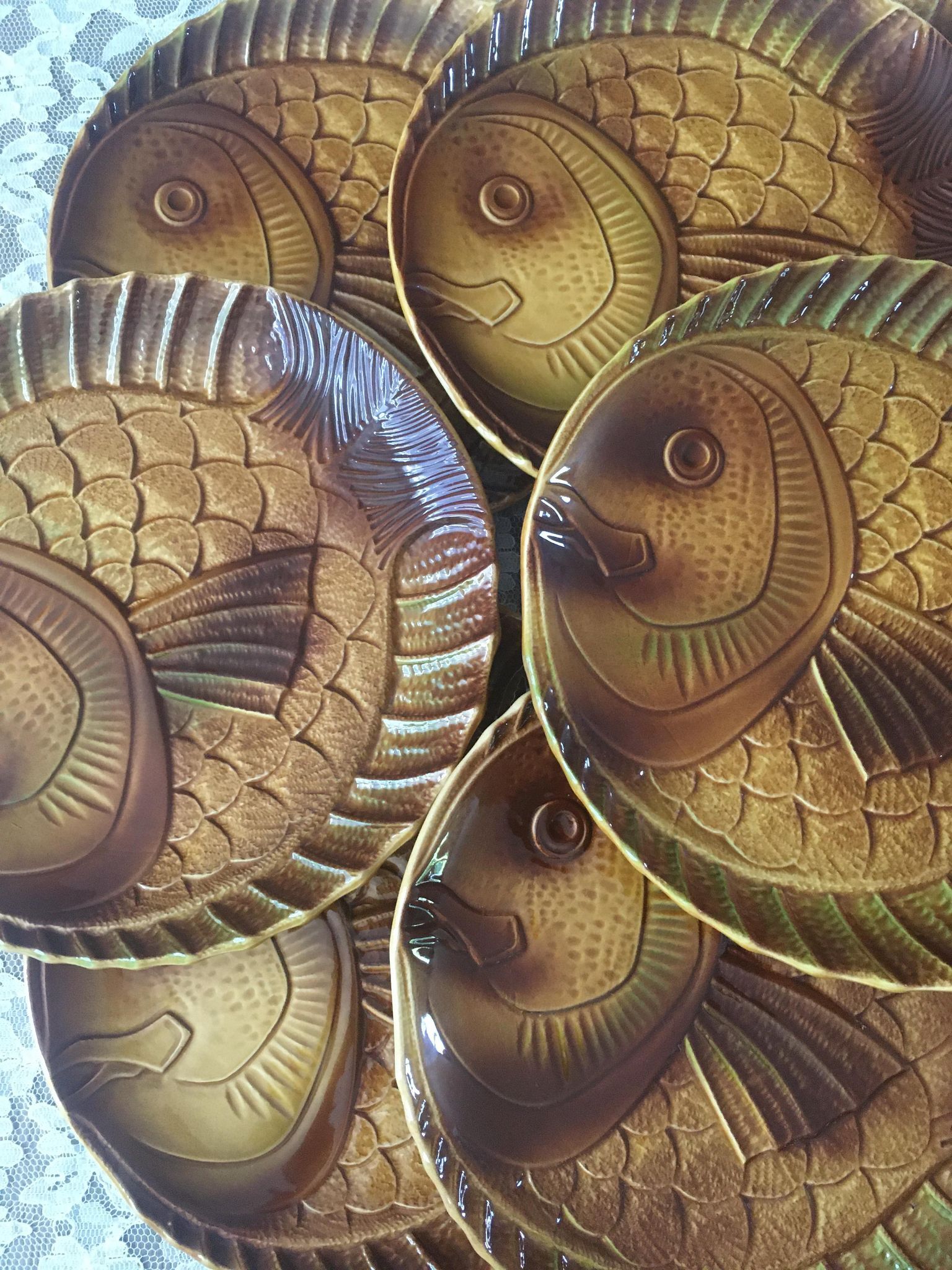 12 large fish plates in Sarreguemines slurry