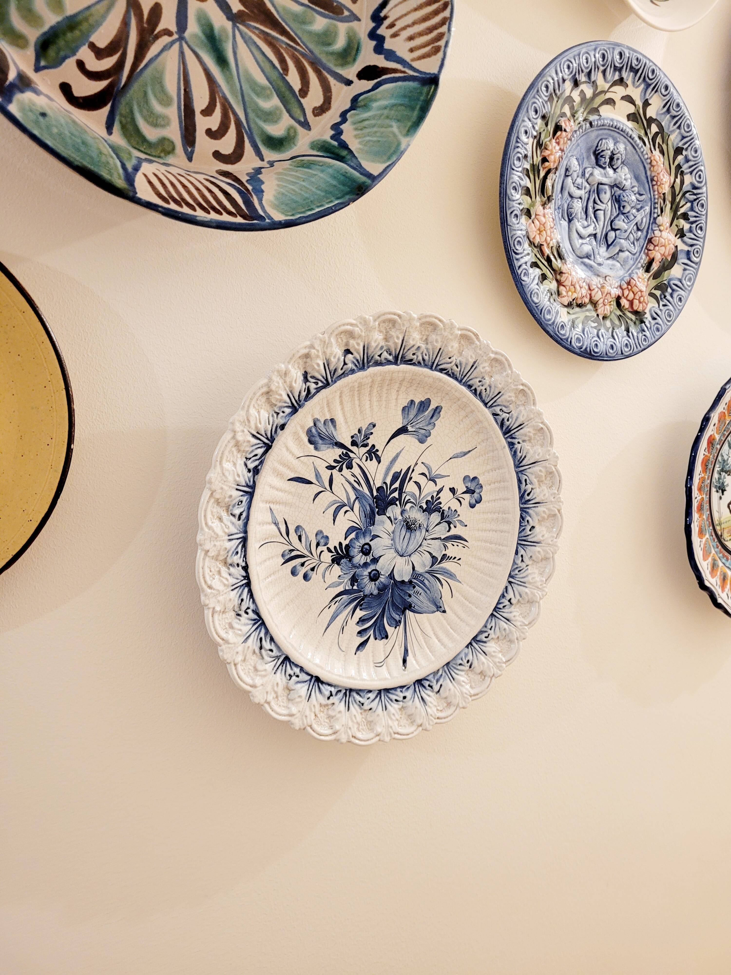 Decorative ceramic plate signed Nove di Bassano