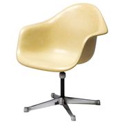 Chair based on the contract by Charles and Ray Eames for Herman Miller.