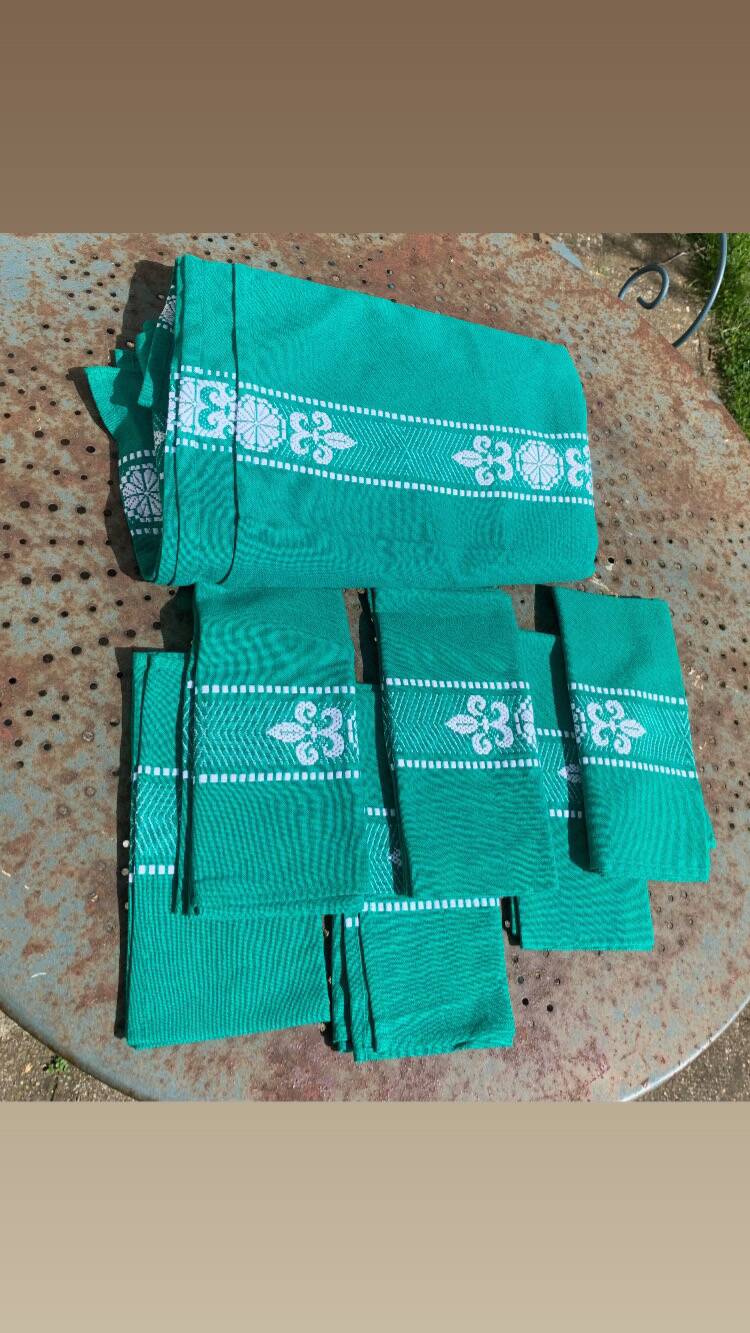 Artiga tablecloth and 6 napkins, Basque linen, green with white embroidery
