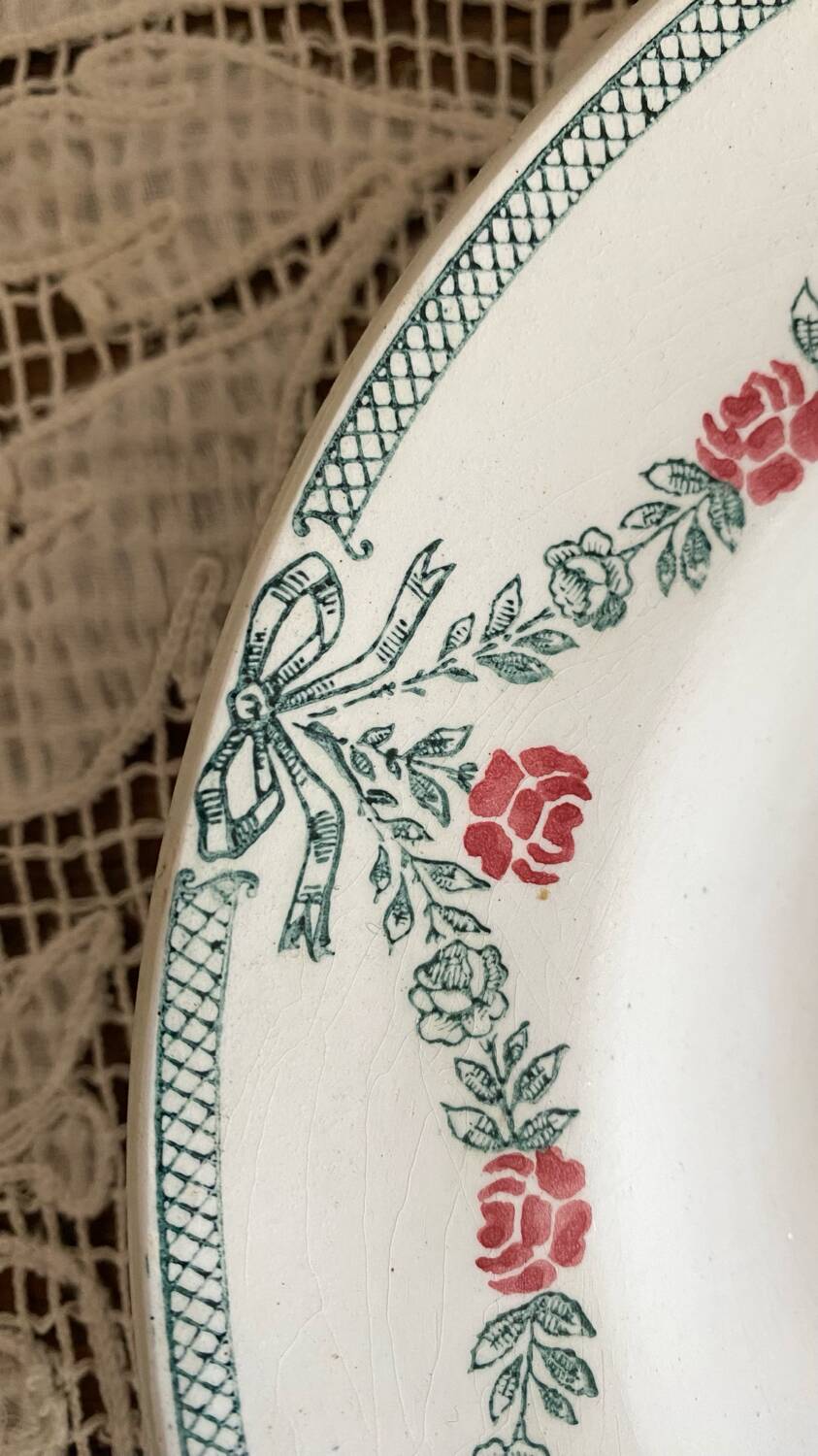 Moulin des Loups soup plates with garlands