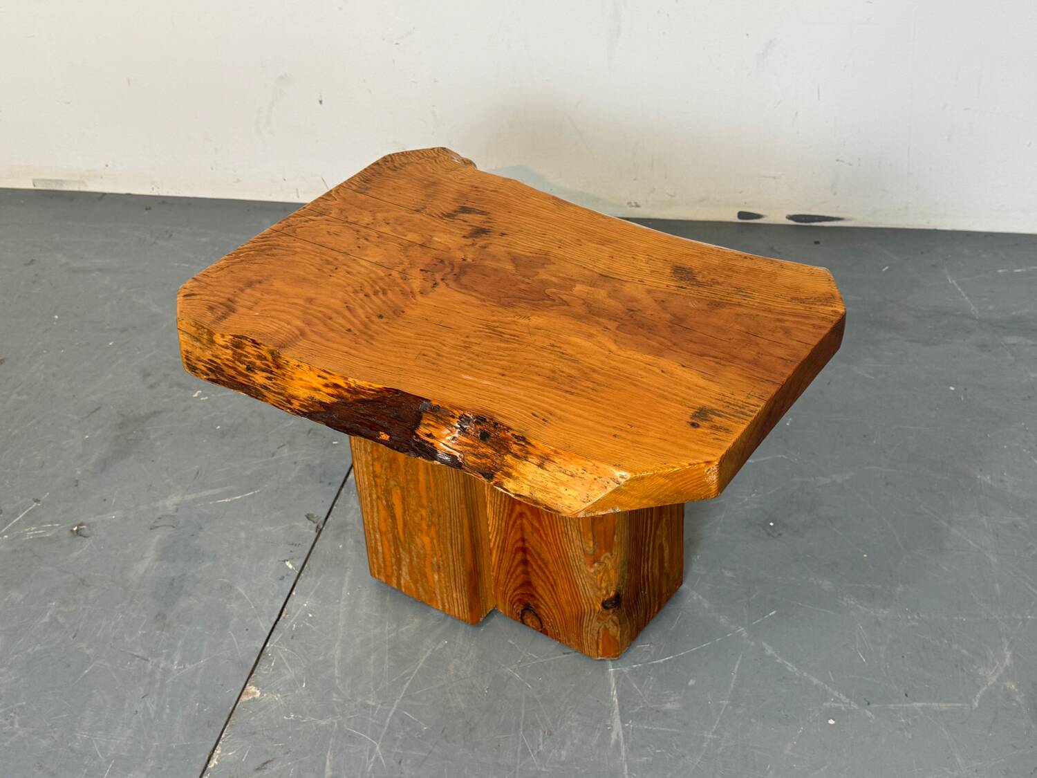 Table d'appoint de style brutaliste japonais, wabi-sabi, milieu du siècle, années 1960