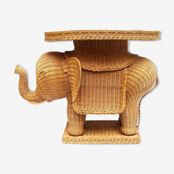 Elephant bass table in rattan.