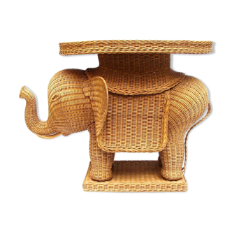 Elephant bass table in rattan.