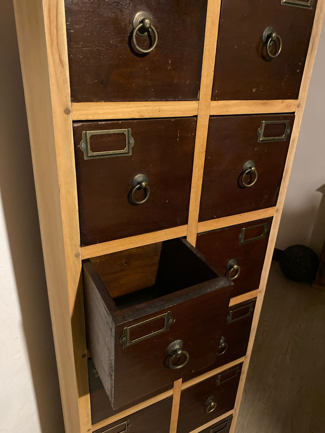Chiffon workshop furniture