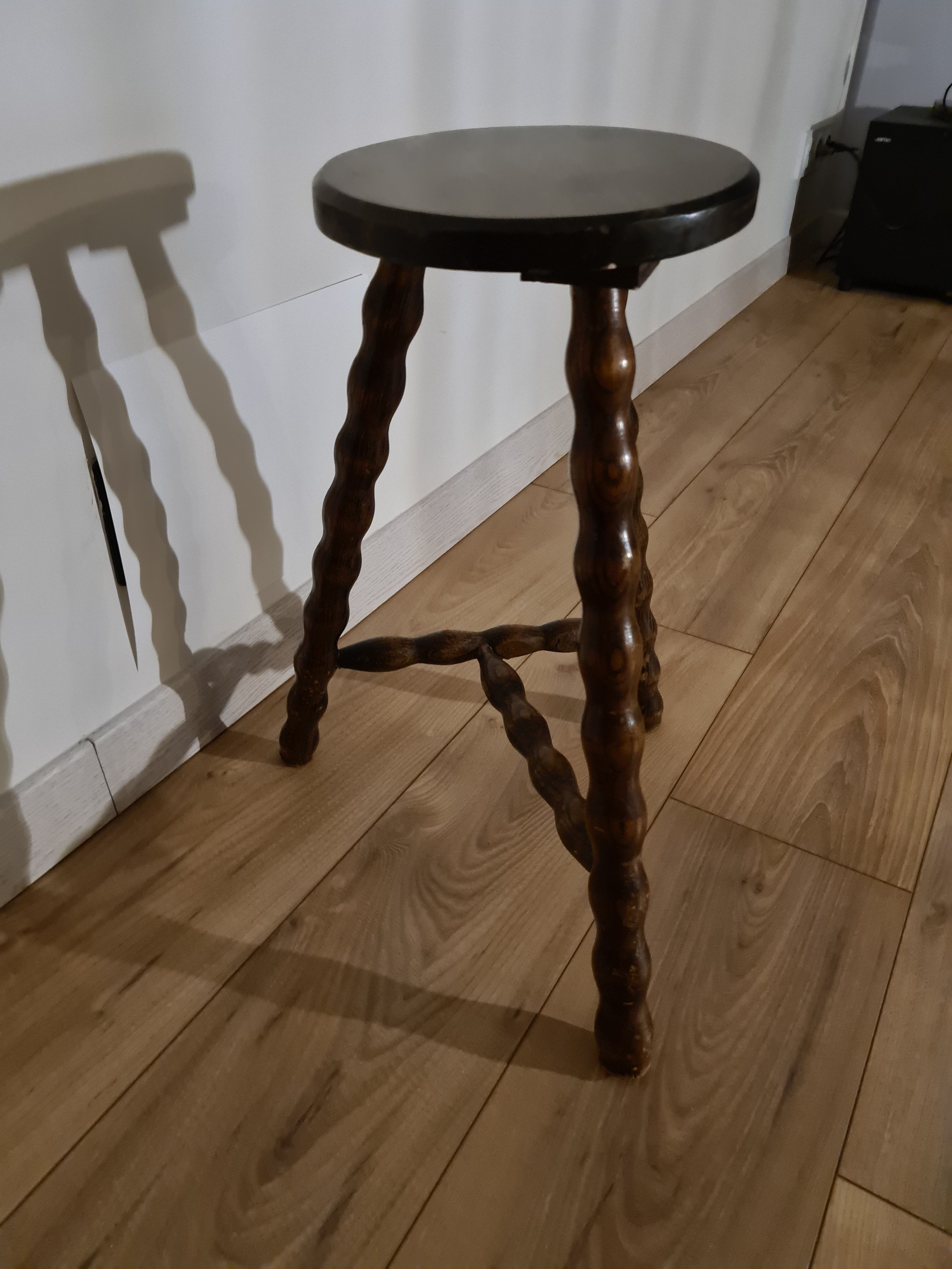 Tabouret tripode pieds torsadés XIXème siècle