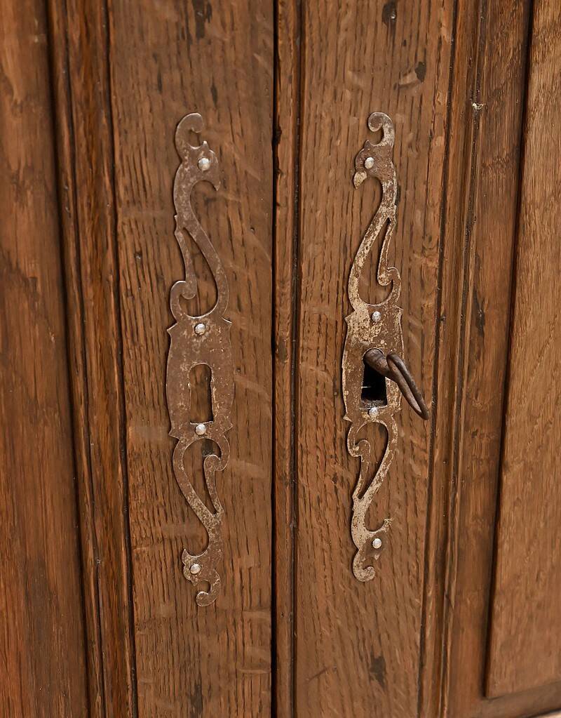 Solid oak sideboard, Louis XV style – Mid-19th century