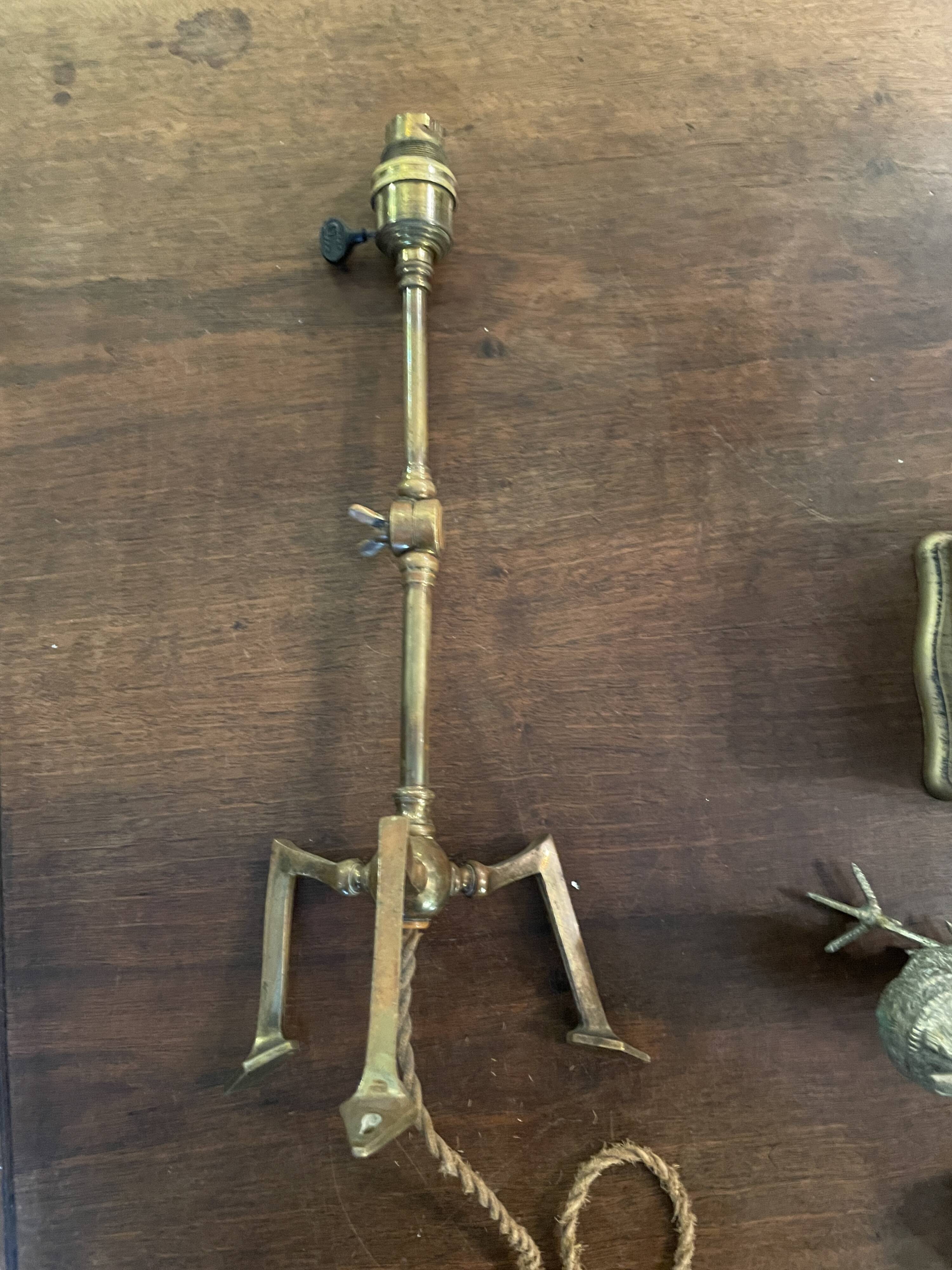 Rare articulated tripod base table lamp in gold-plated brass