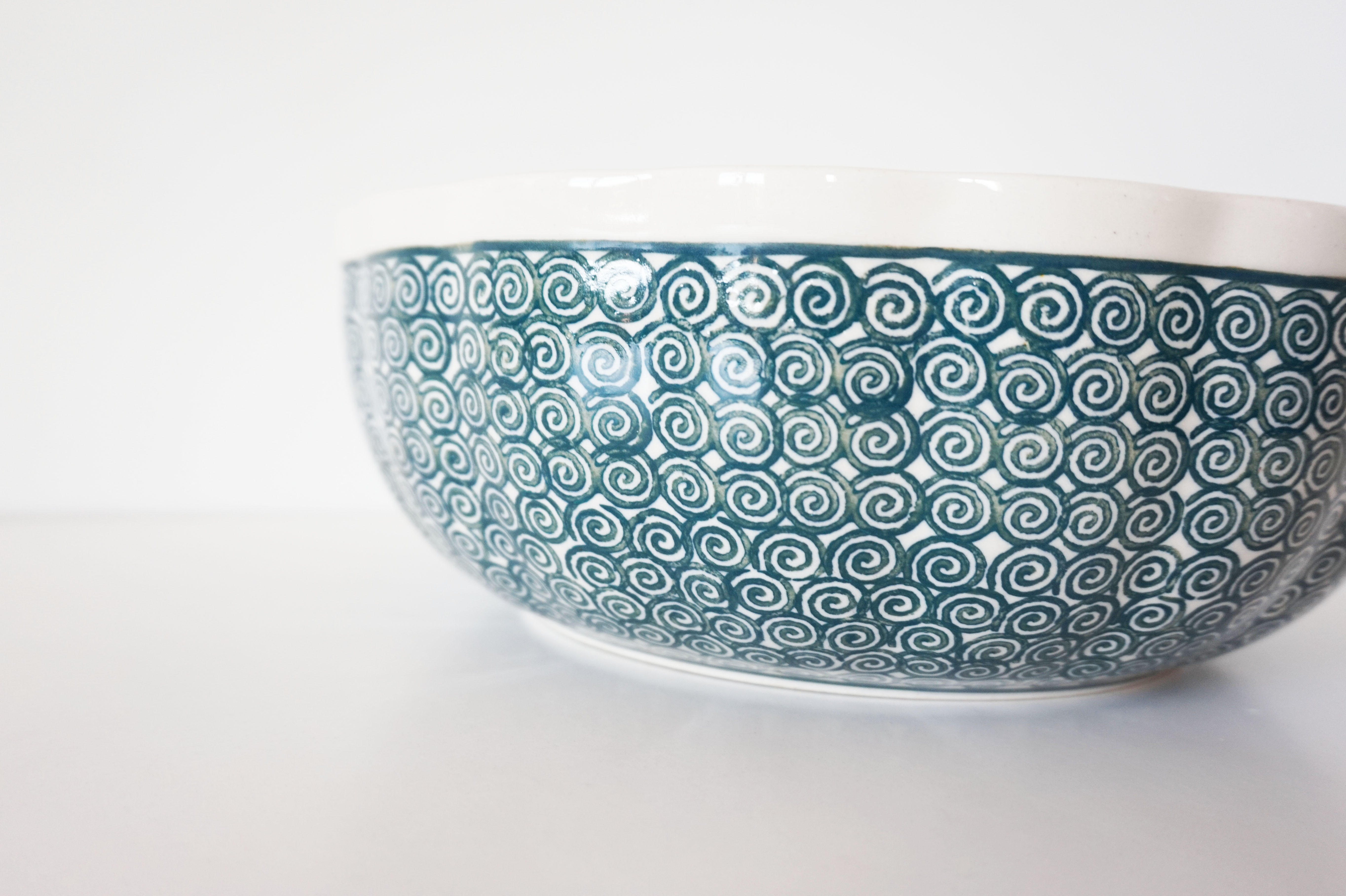 Salad bowl green circular pattern