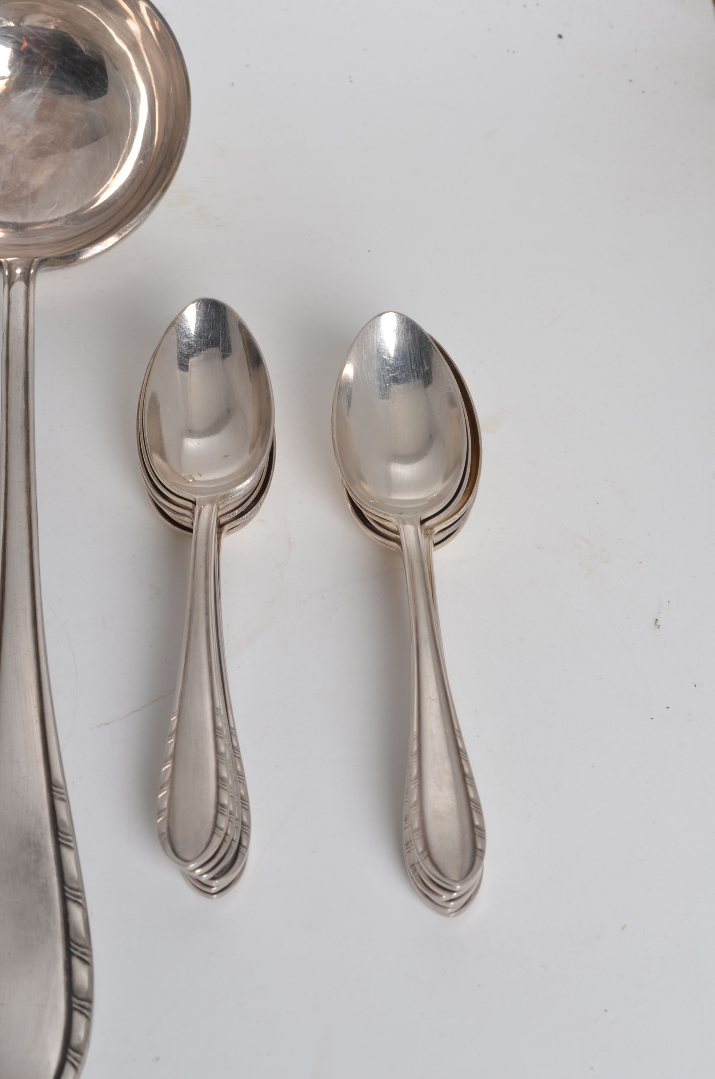 Silver metal housewife 37 pieces art nouveau