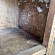 Chevet et sa patine d'origine  ou petit meuble d'appoint