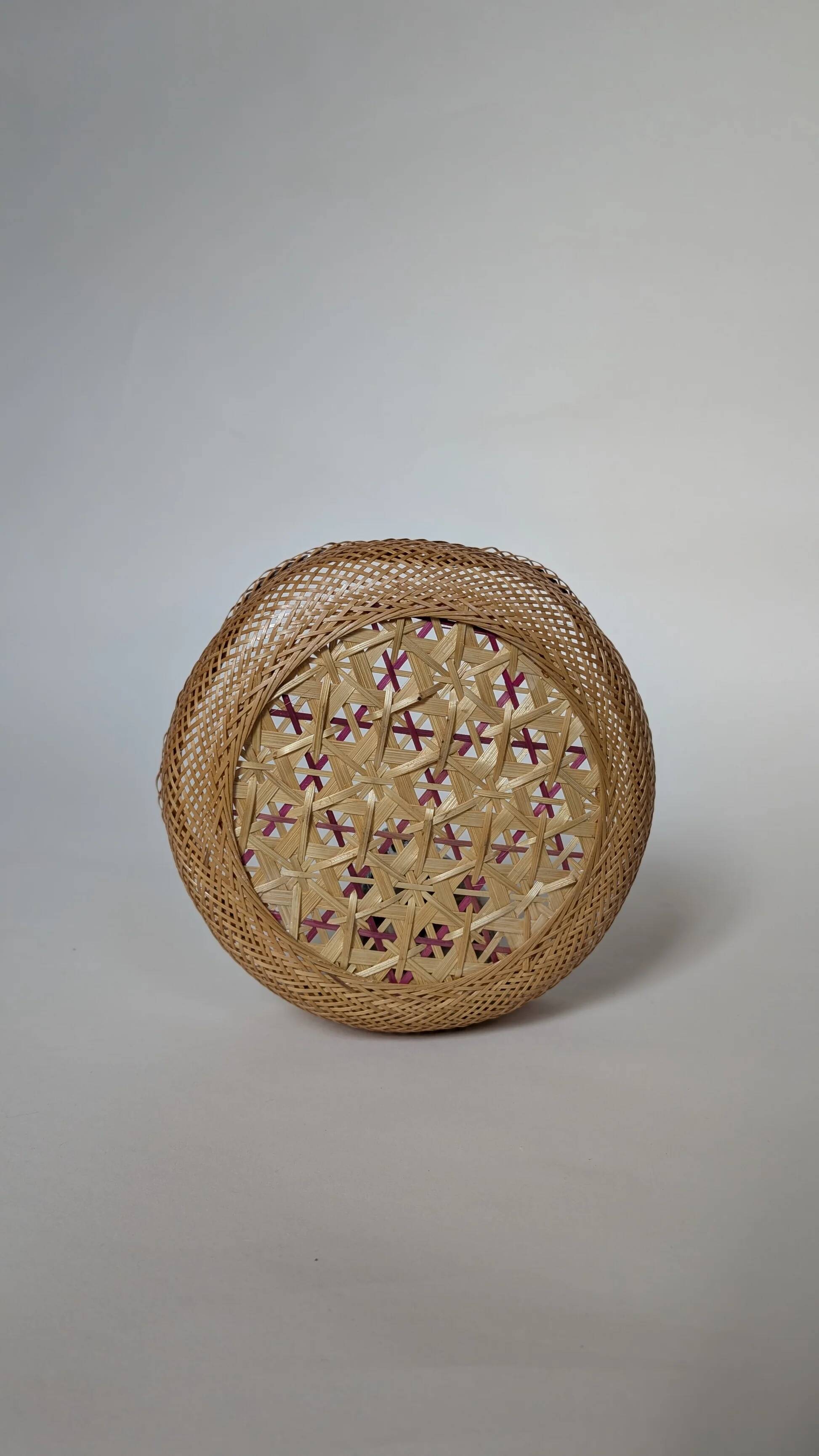 Woven basket made of natural fibre