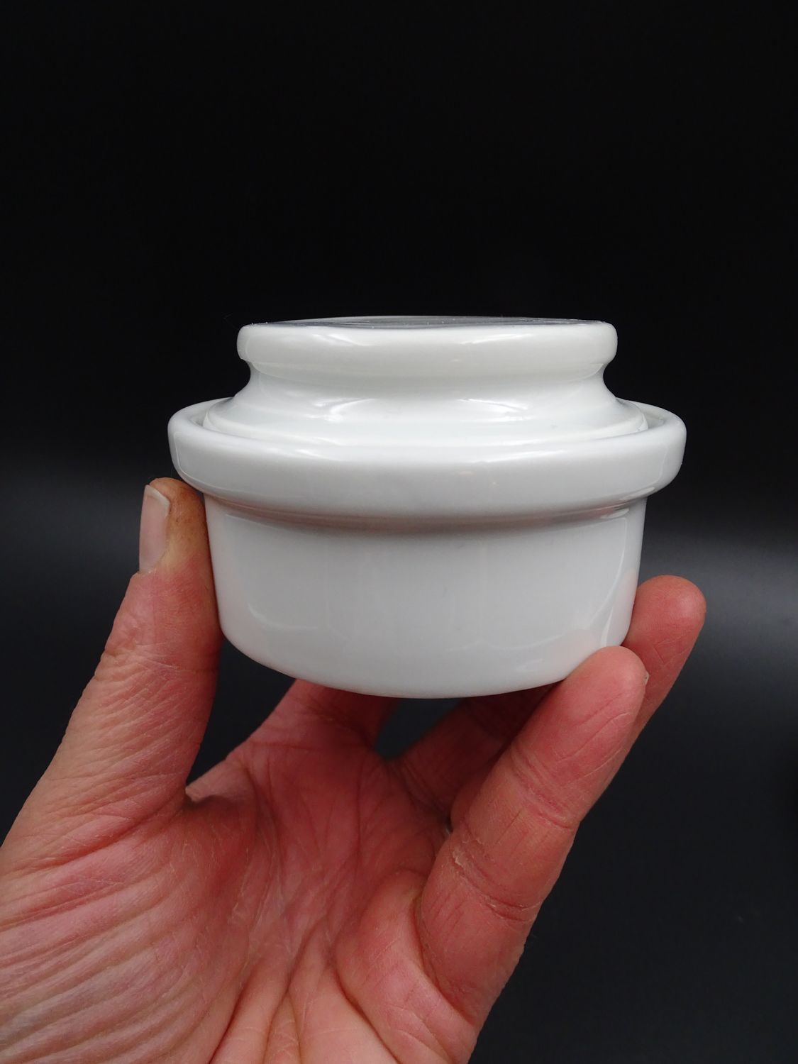 Pair of old buttermakers in thick porcelain from the brand Pillivuyt 1930