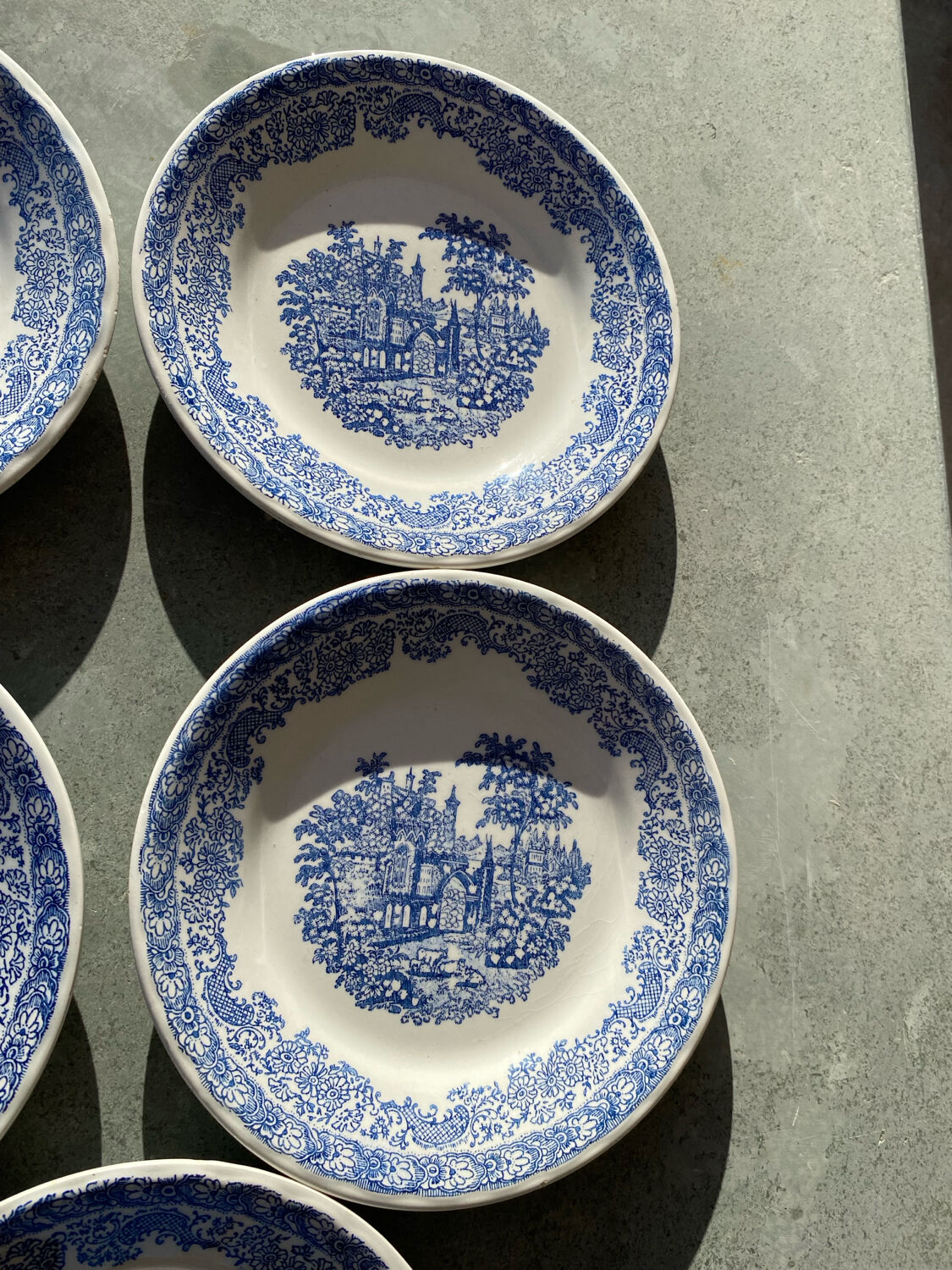 Set of 5 small dessert plates from the Nice factory, 2 stamps from the same manufacturer.