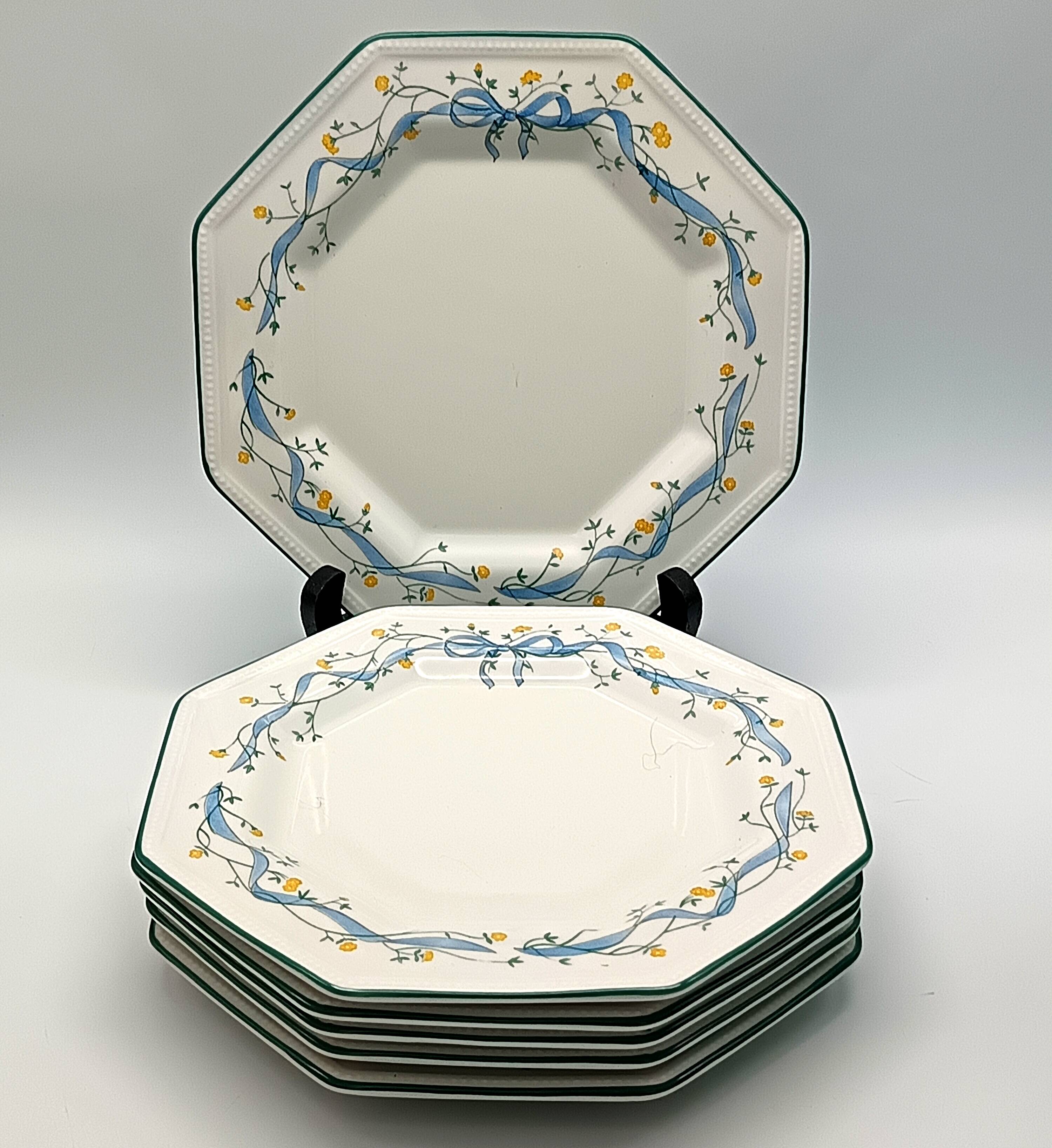 6 Johnson brothers England dessert plates