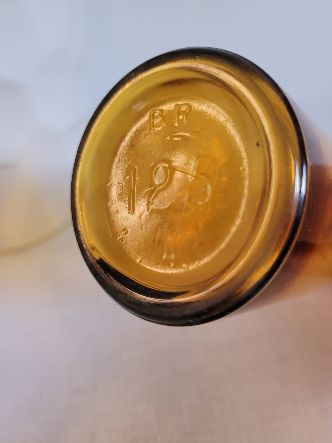 Petit flacon apothicaire jaune orangé