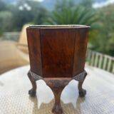 Magnificent mahogany planter