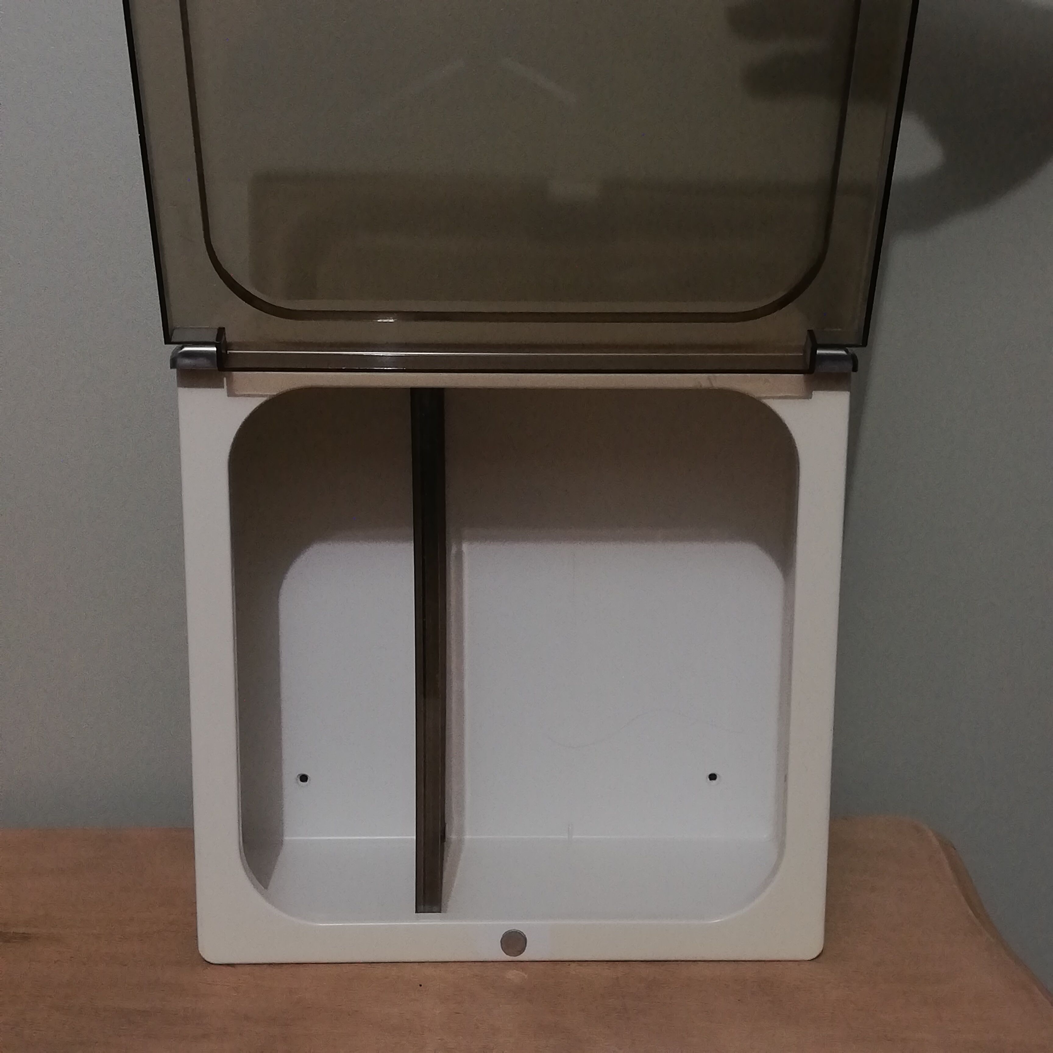 Vintage medicine cabinet in Bakelite and Plexiglas