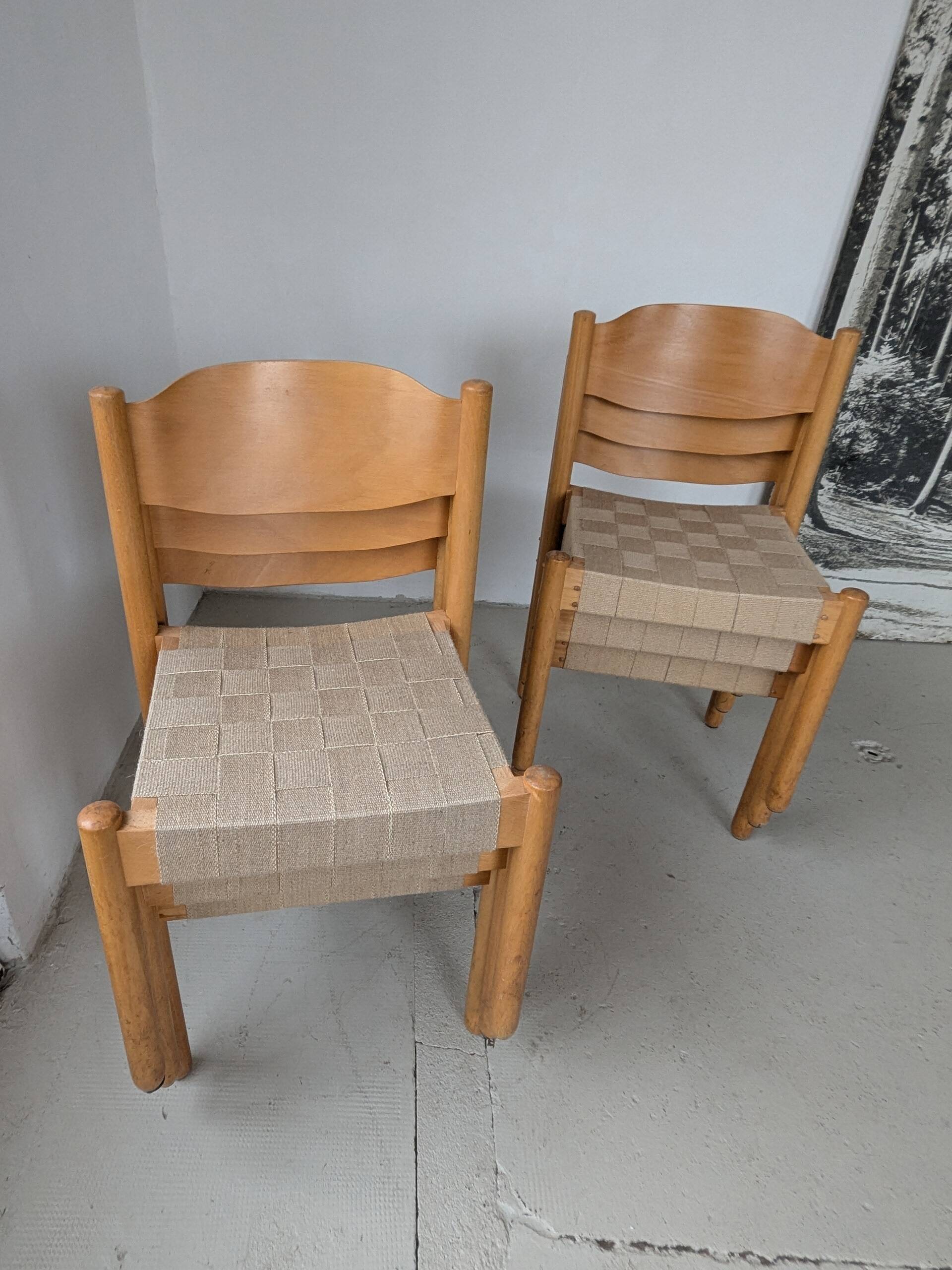 Set of 6 stackable chairs in beech and jute.