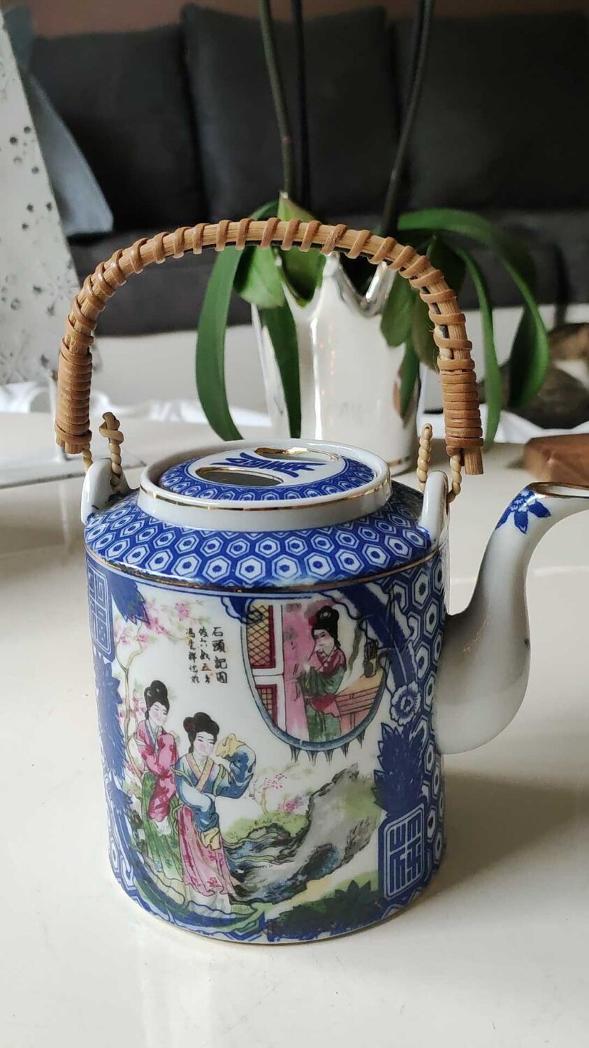 Japanese-inspired porcelain teapot.otifs Geishas kimonos, cherry blossoms