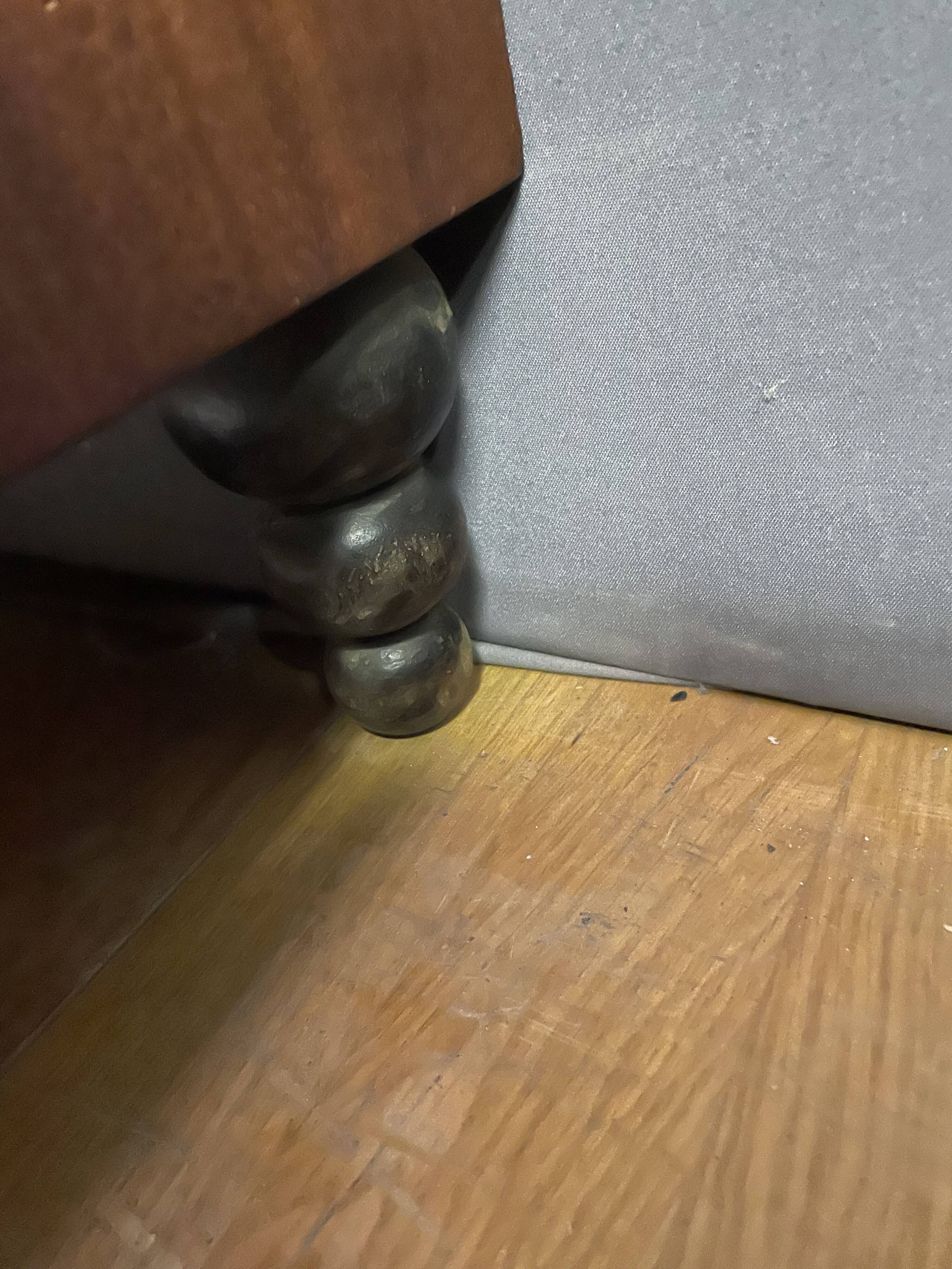 Consulate period chest of drawers in mahogany and mahogany veneer