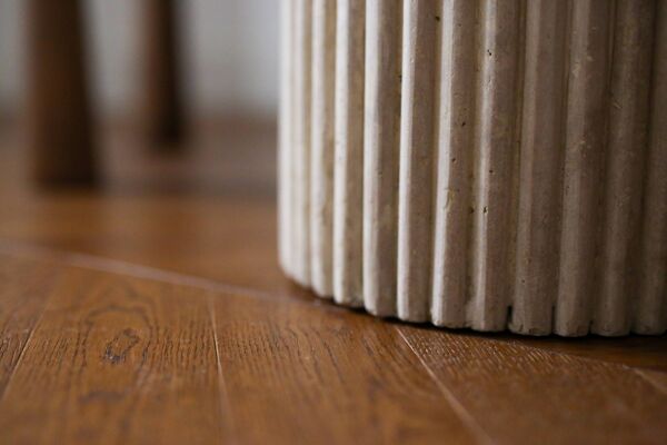 Table haute en travertion - 70 cm