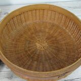 Wicker basket with lid