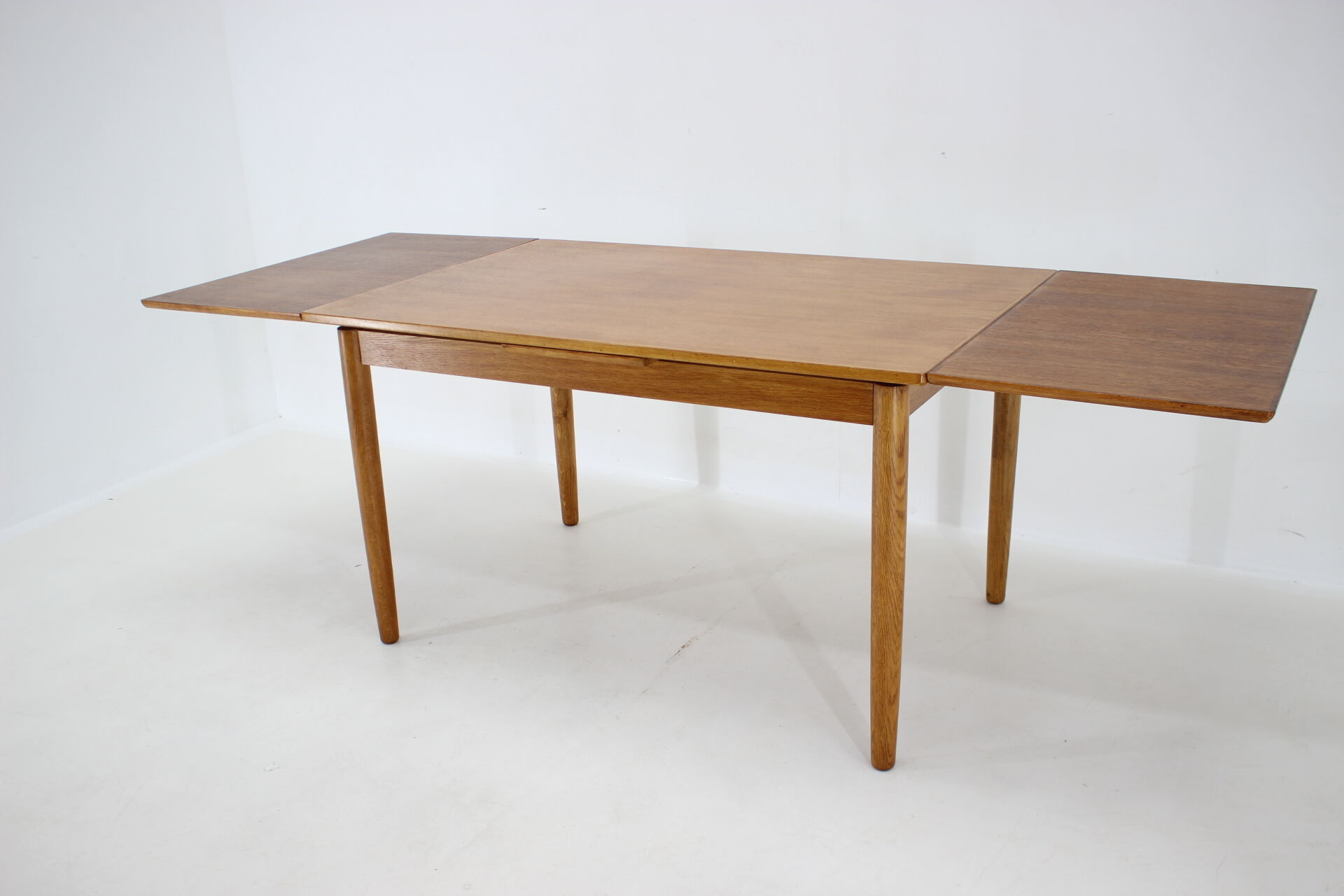 1960s Danish Extendable Dining Table in Oak