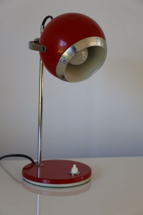 Red eye-ball lamp