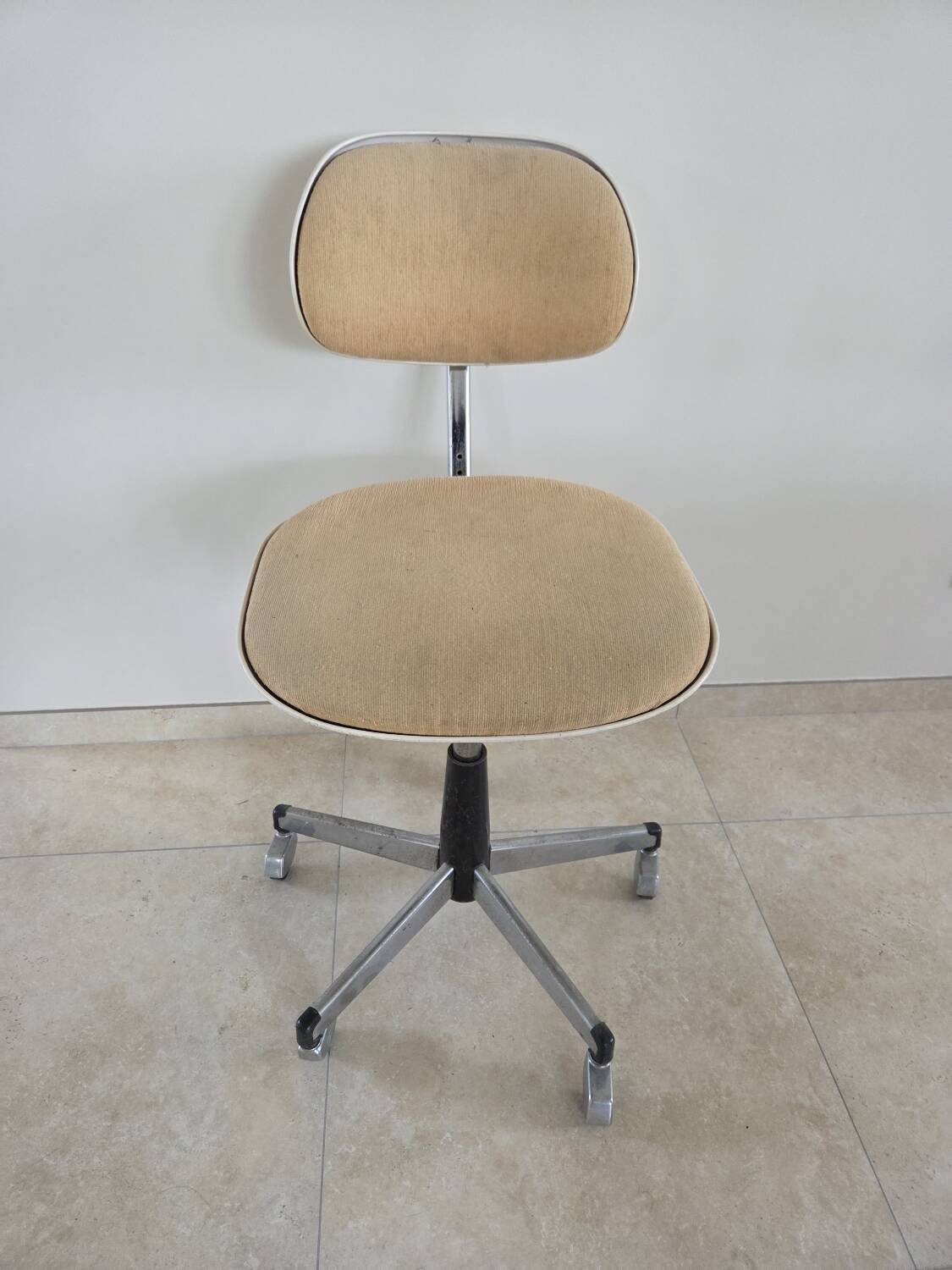 Stollgiroflex office chair in the space age design style.