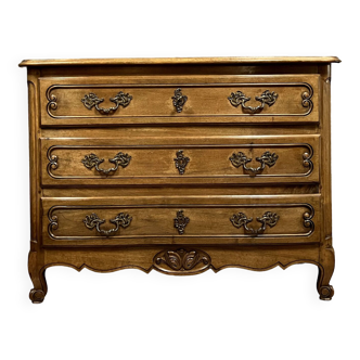 Commode galbée de style Louis XV en bois massif a patine claire