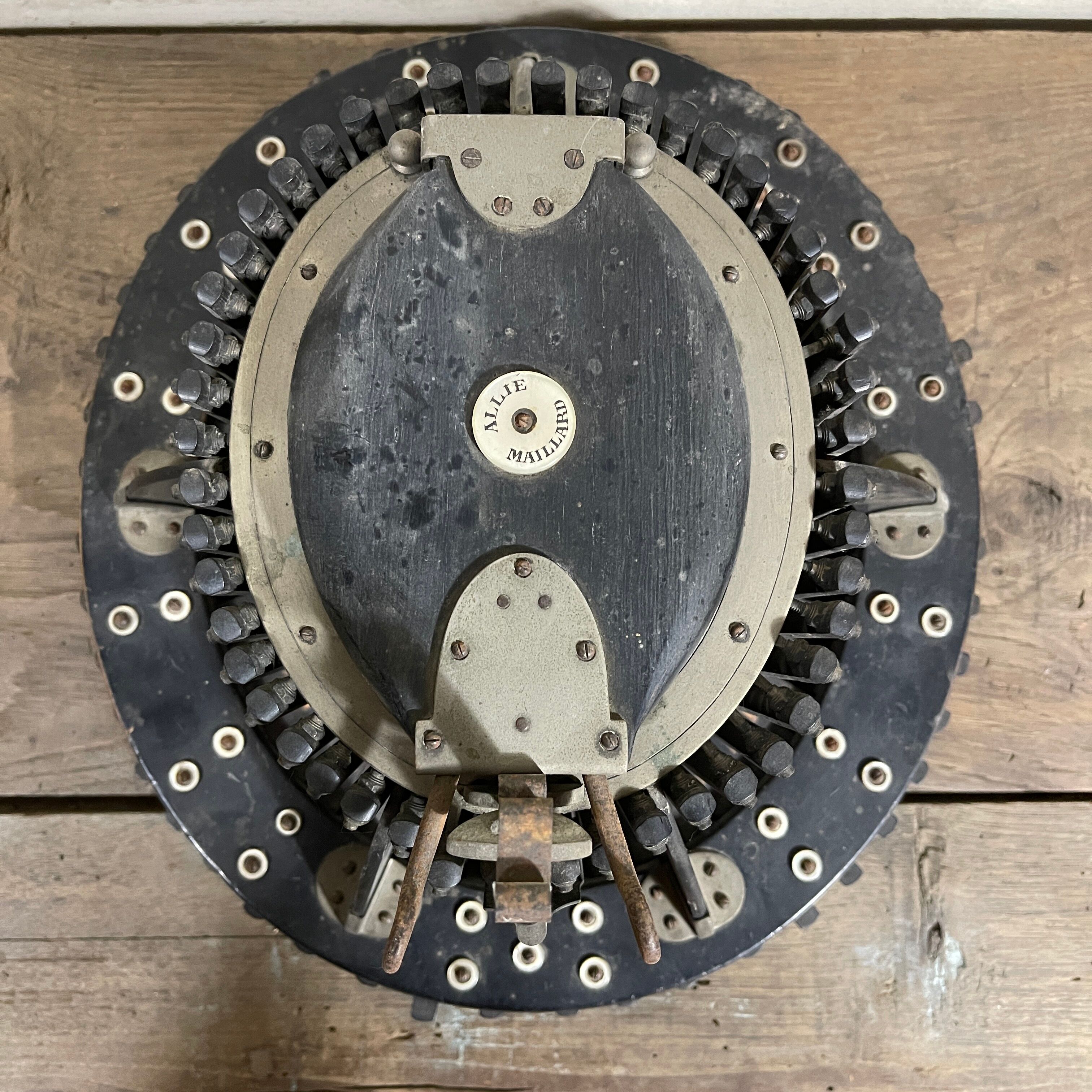 Hat conformer Allied Ainé H. Maillard hat shape