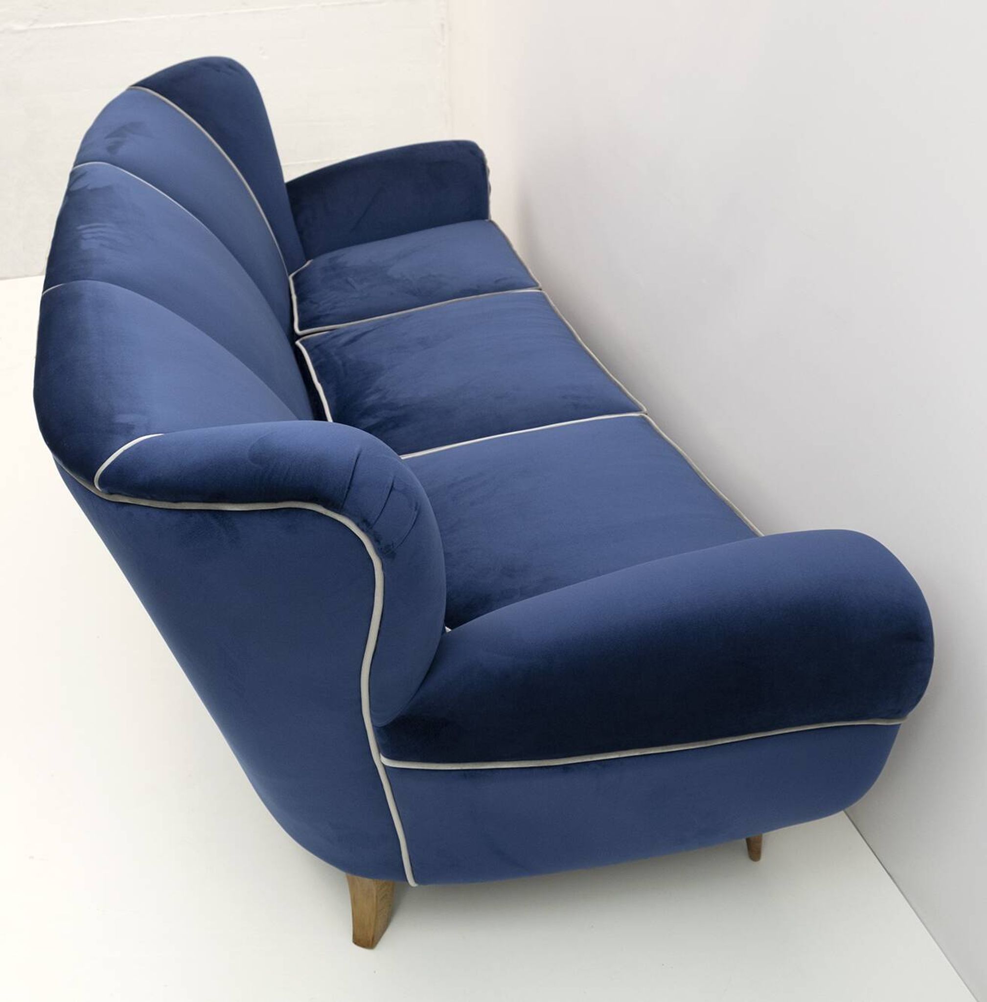 Guglielmo Ulrich Art Deco Italian Velvet Sofa, 1940s