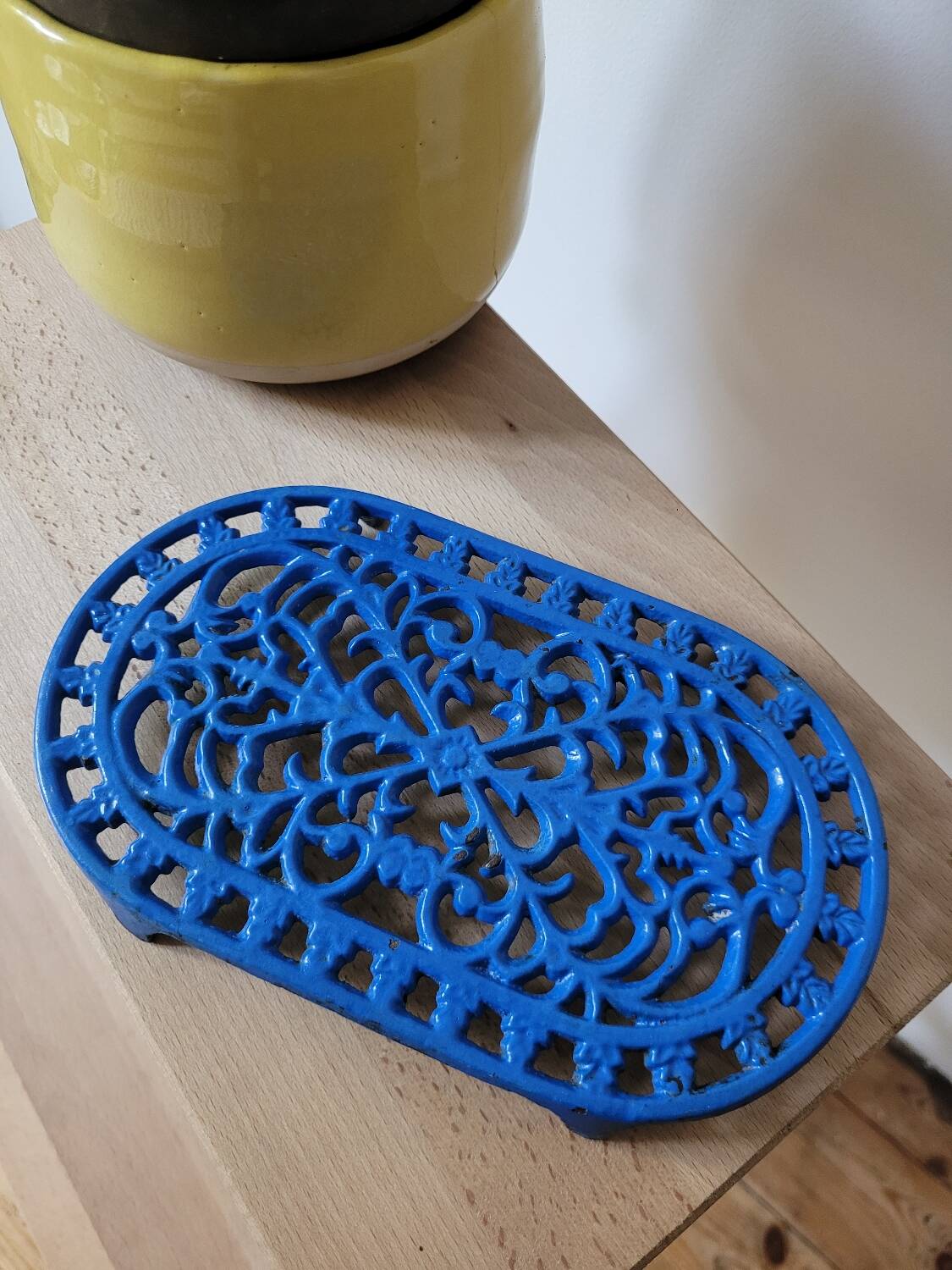 Cast iron trivet