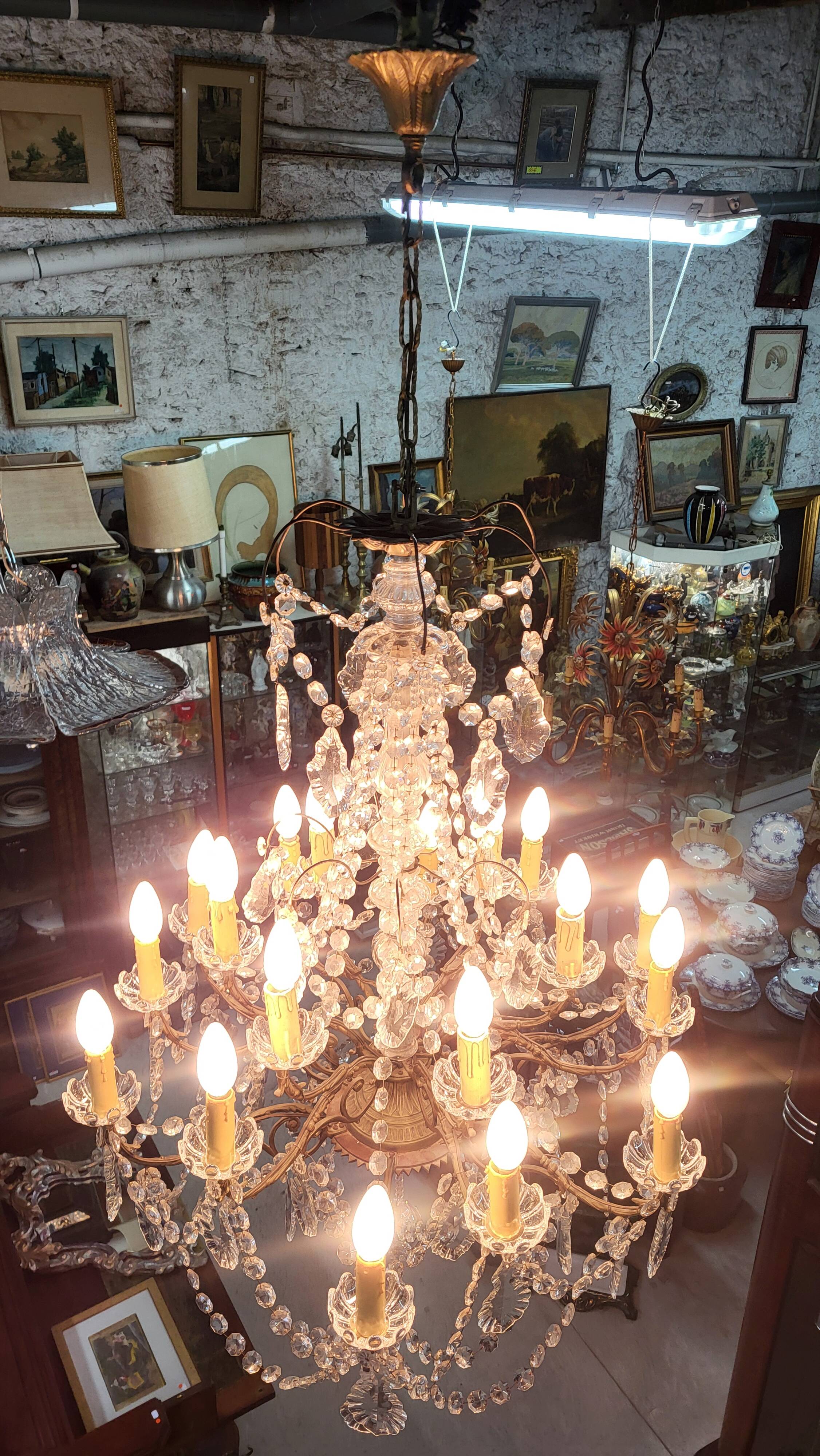 Chandelier with pendants 18 bulbs