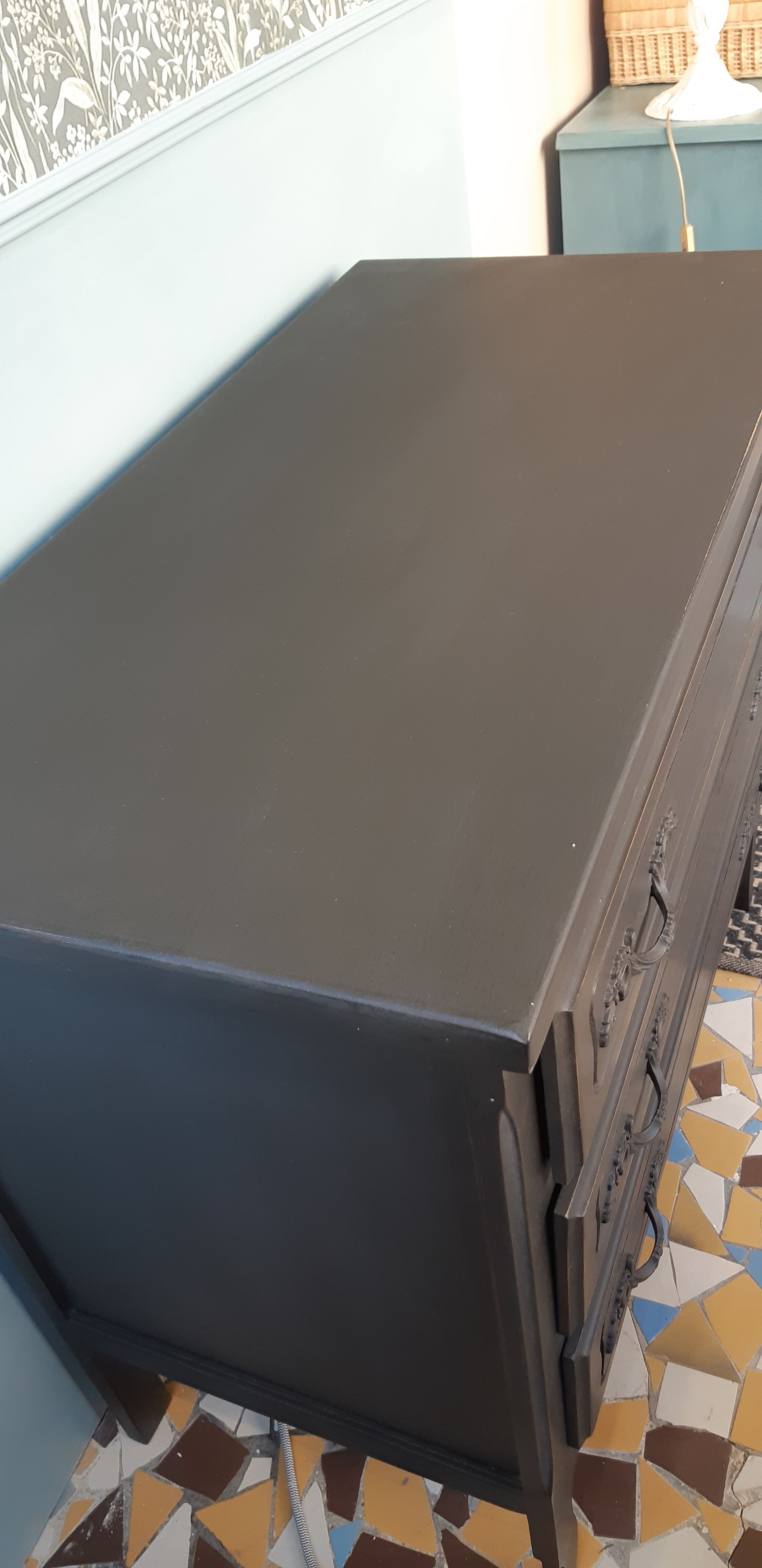 Dresser patinated in black