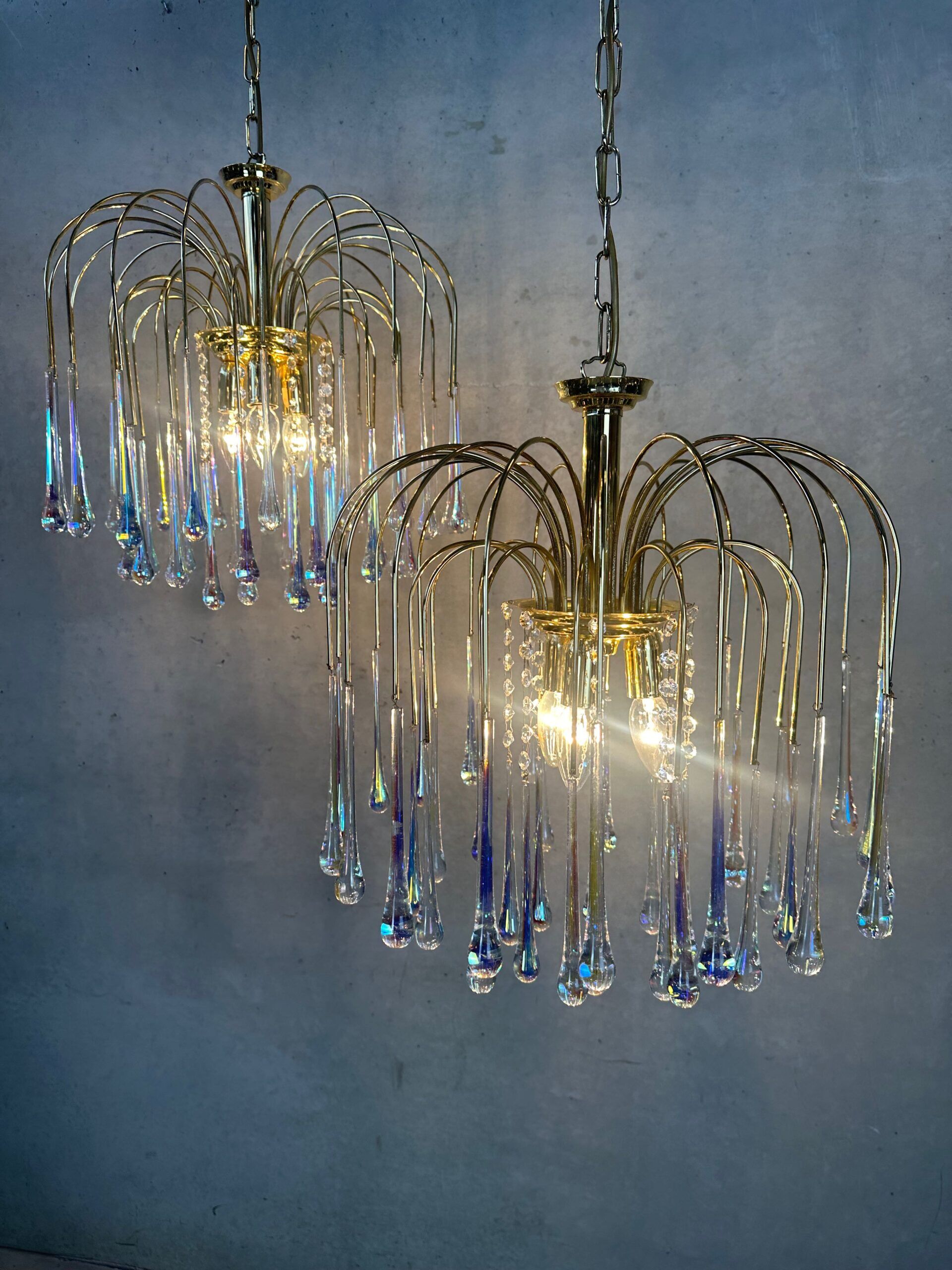 Chandelier en goutte d'eau de style Hollywood Regency – Massif