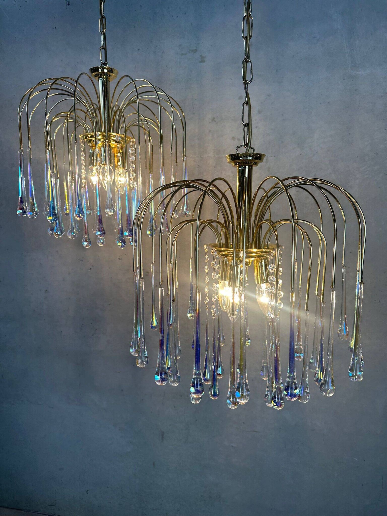 Chandelier en goutte d'eau de style Hollywood Regency – Massif