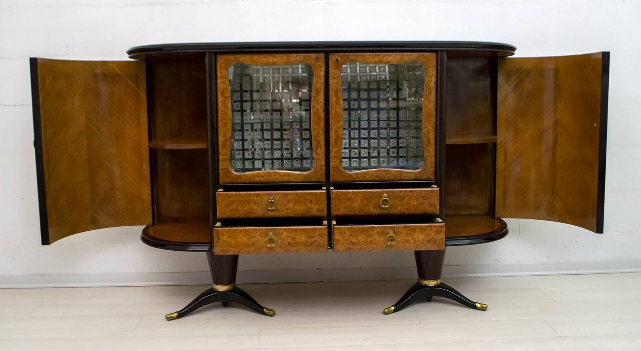 Paolo Buffa Mid-Century Modern Italian Mahogany and Walnut Bar Cabinet, 50
