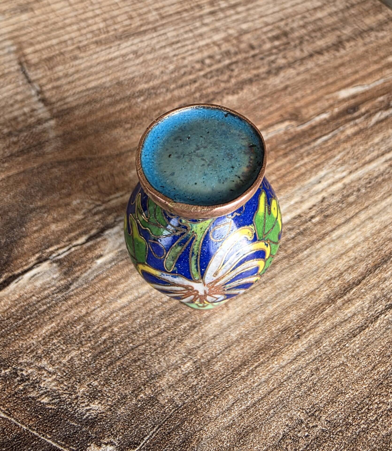 Mini vase de vitrine en émail cloisonné chinois