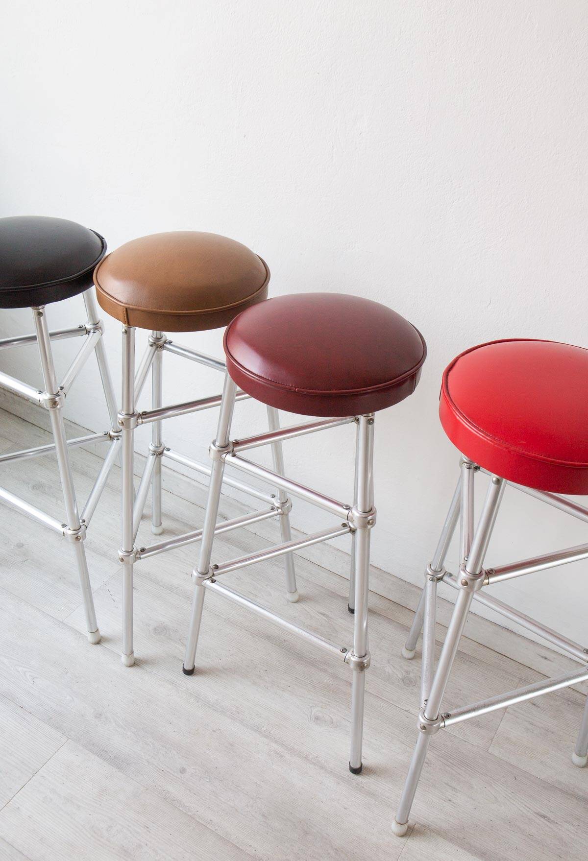 Set of 4 bar stools in aluminum and colored leatherette circa 1980