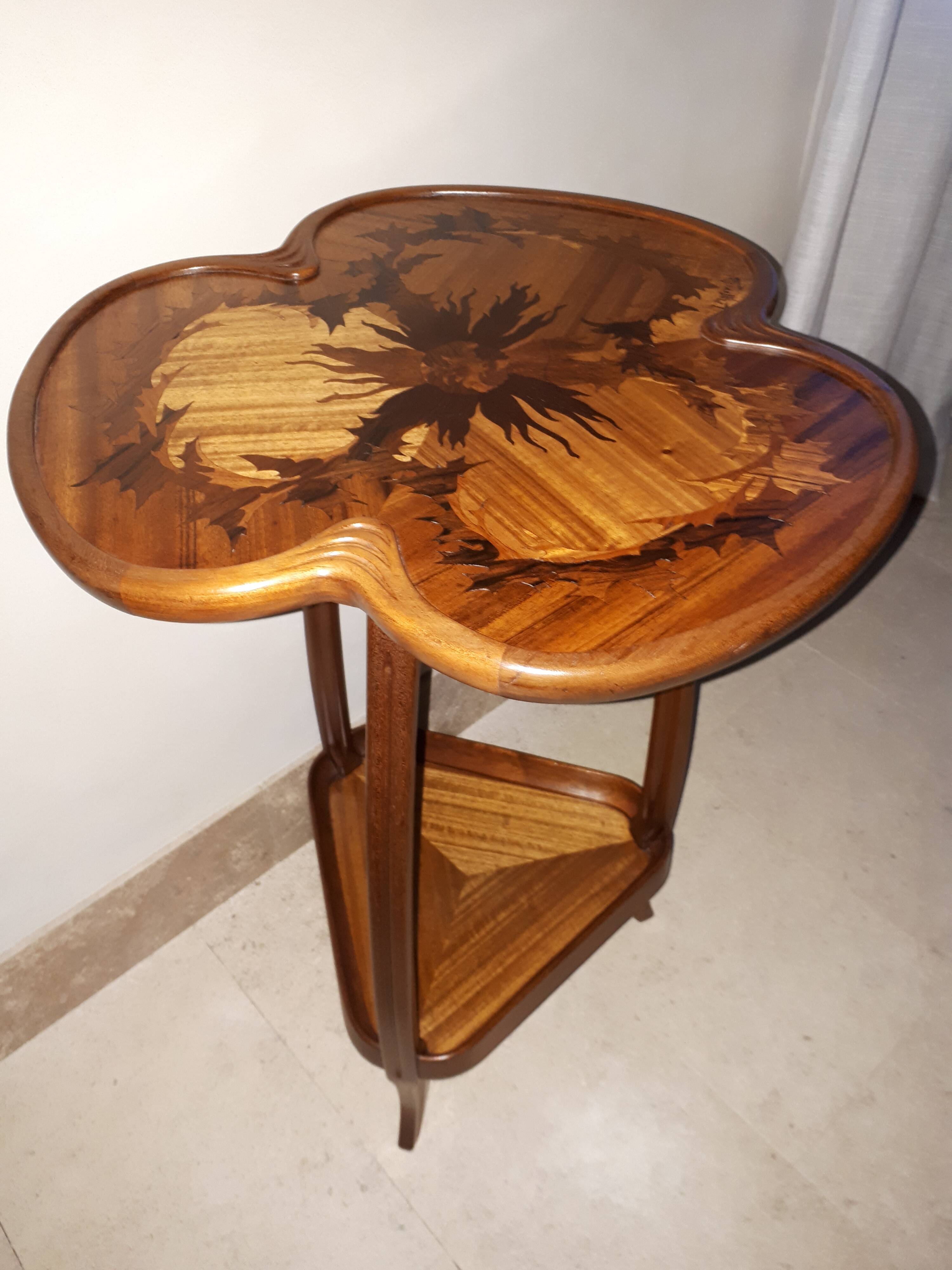 Majorelle pedestal table with thistle