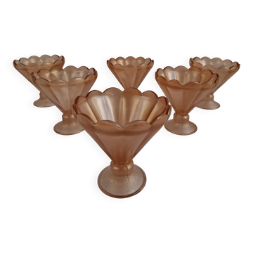 Ensemble de 6 coupes à dessert en verre rosé Art Déco, Tchécoslovaquie, années 1930.