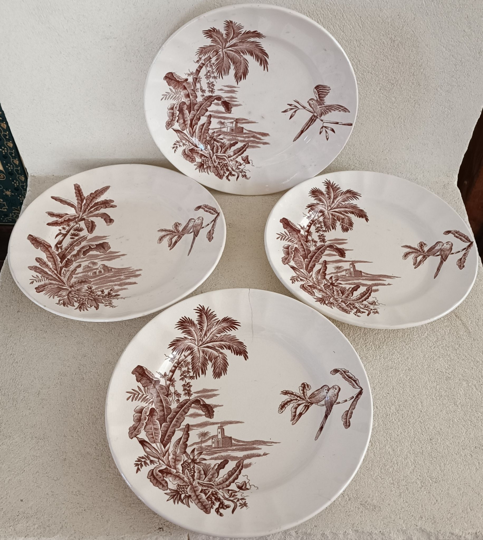 4 plates longchamp iron earth