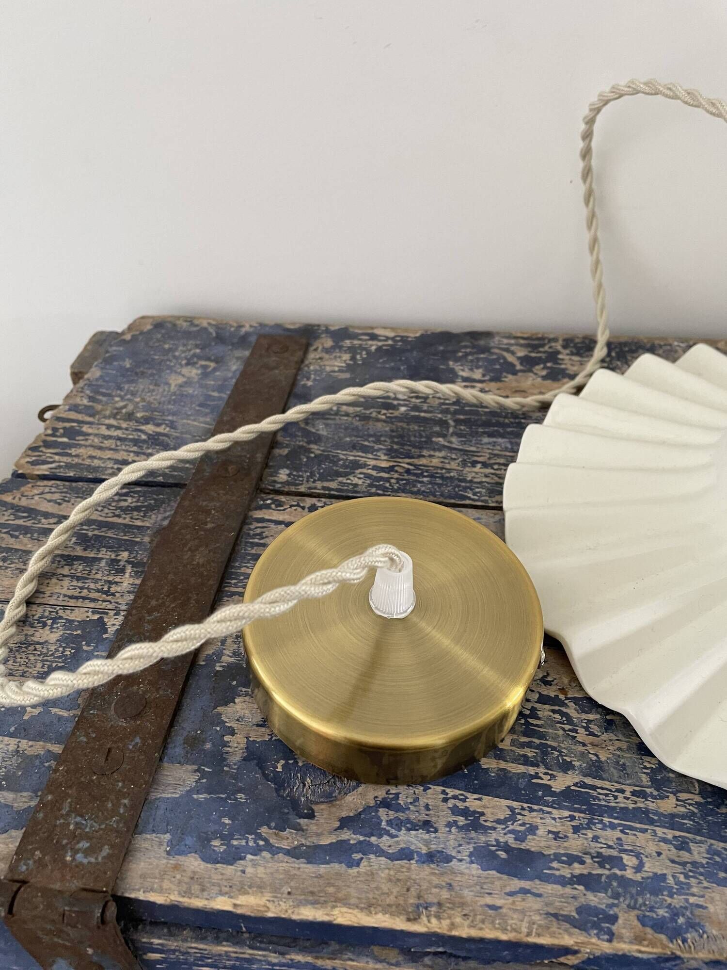 Vintage hanging in electrified toothed ceramic to nine