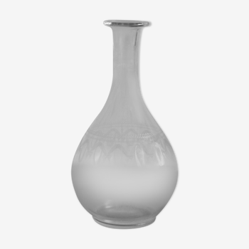 Curved carafe engraved glass